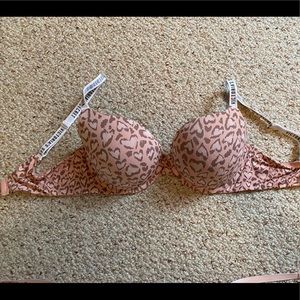 Victoria’s Secret T-Shirt push up bra. 38D